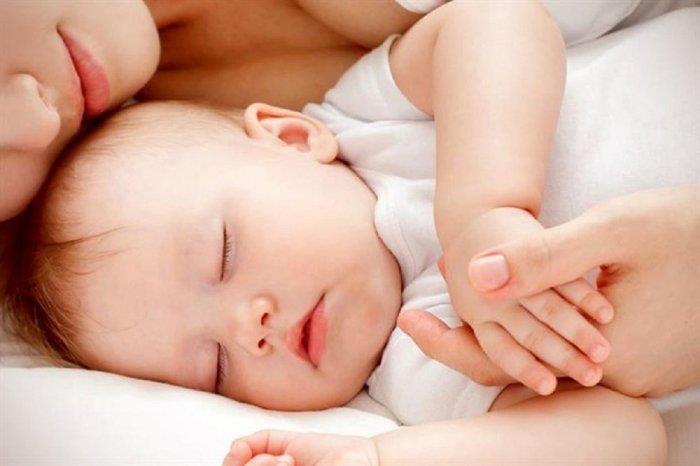 عدم نوم الطفل لساعات طويلة متصلة أمر يقلق؟.. دراسة