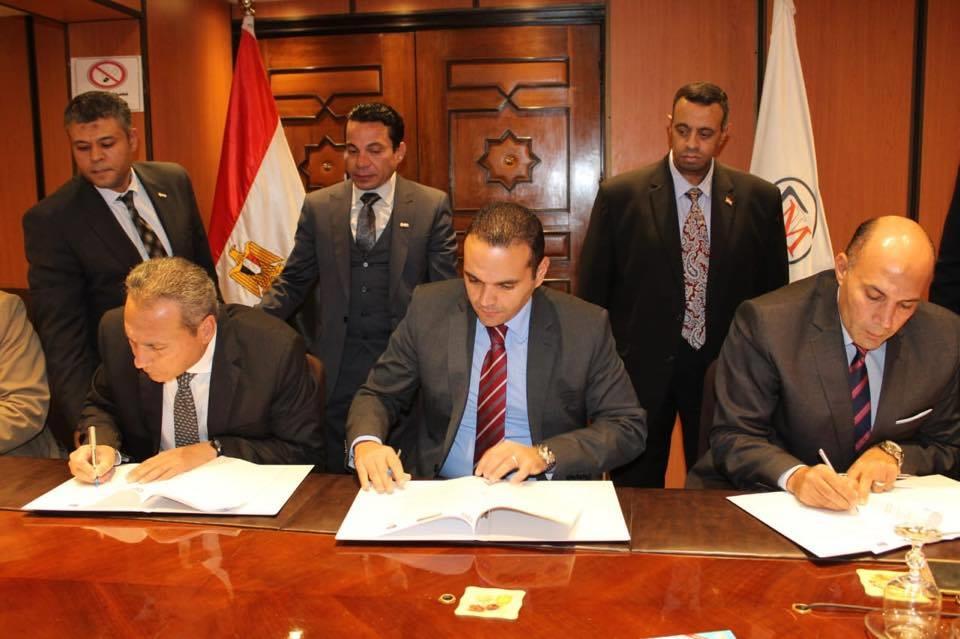 توقيع اتفاق التسوية بين بنك مصر والحديد والصلب