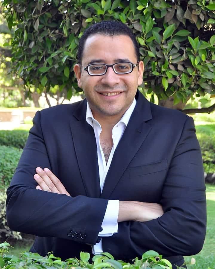  الدكتور عمرو حسن