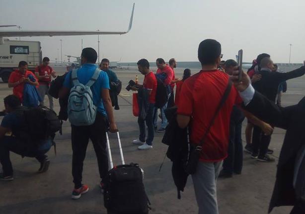 جماهير الأهلي قبل لحظات من السفر إلى تونس