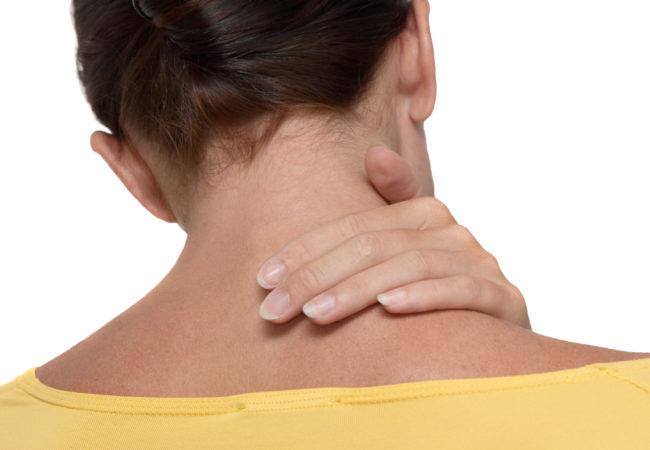 ماذا يحدث لجسمك عند وضع قطعة ثلج على رقبتك؟