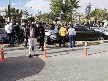 سيارة نقل صدمت 7 سيارات أمام مول شهير بالشيخ زايد