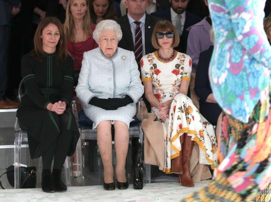الملكة إليزابيث مهتمة بعالم الموضة