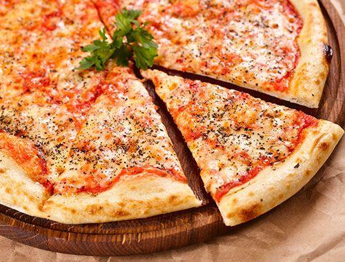 ماذا يحدث لجسمك عند تناولك البيتزا؟