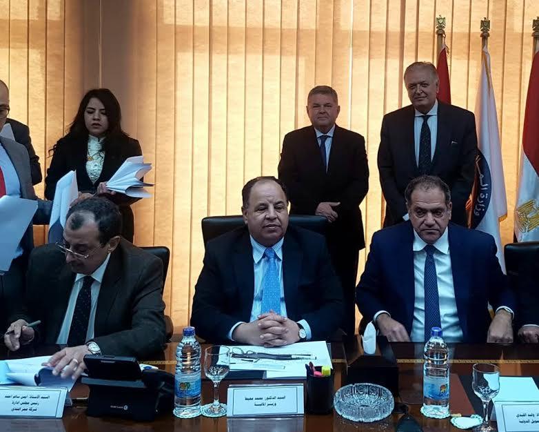 خلال توقيع اتفاقية تسوية النزاع بين شركة عمر أفندي
