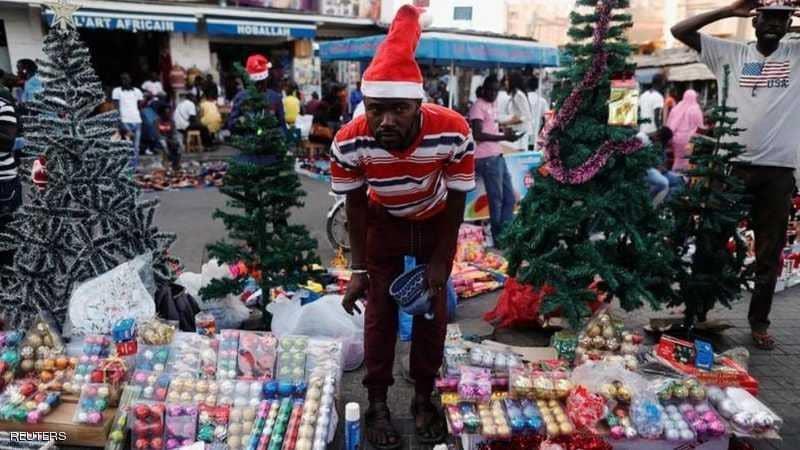 بابا نويل أضفى مظاهر احتفالية على شوارع أفريقية