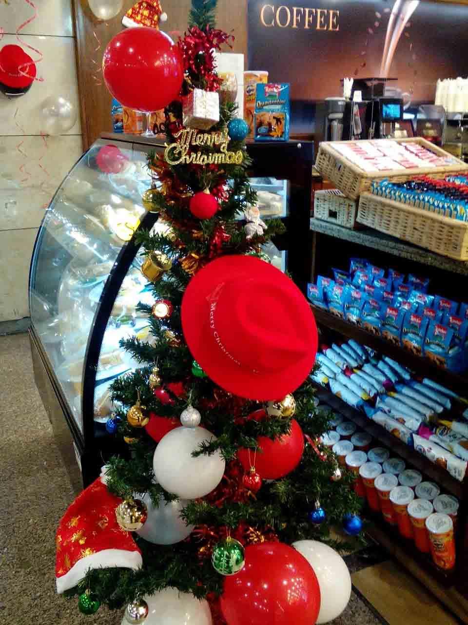 الخدمات الجوية تحتفل بالكريسماس في المطارات