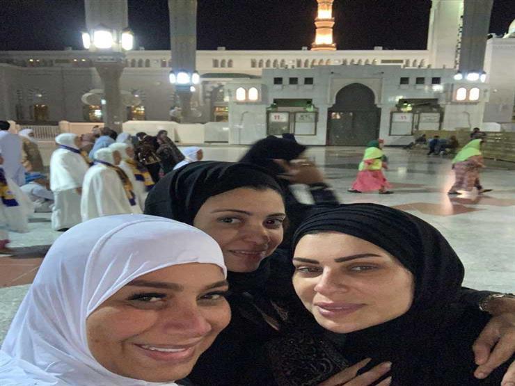 بعد خضوعها لعملية جراحية.. بسمة وهبة تؤدي مناسك العمرة- صورة