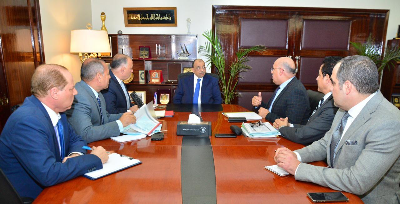 وزير التنمية المحلية يلتقي نواب محافظ القاهرة