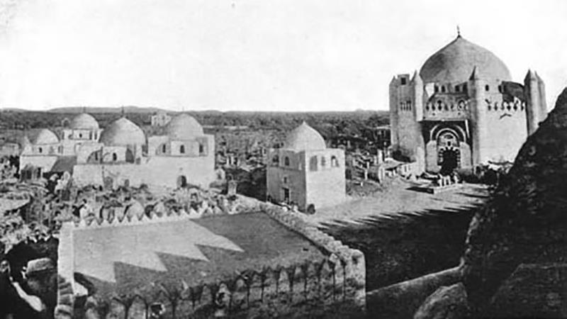 قبر الإمام الحسن في البقيع عام 1925 قبل هدمه