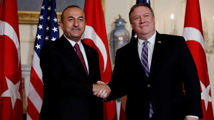 وزيري الخارجية التركي مولود تشاووش أوغلو والأمريكي