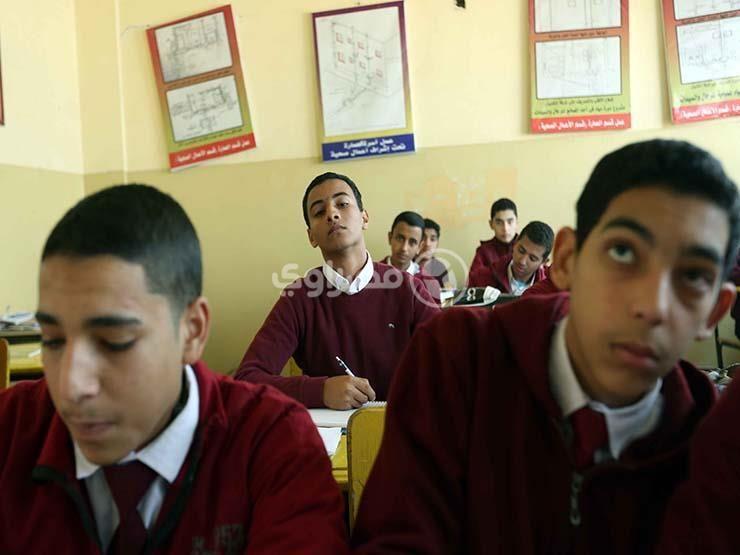 "الأزهر للفتوى" يوضح حكم تعليم أطفال المسلمين في م