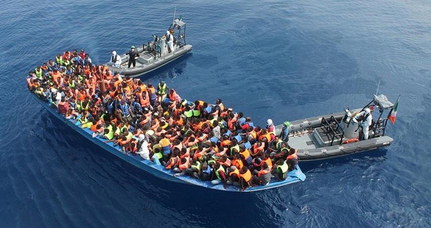البحرية الليبية تنقذ 172 مهاجرًا أفريقيًا