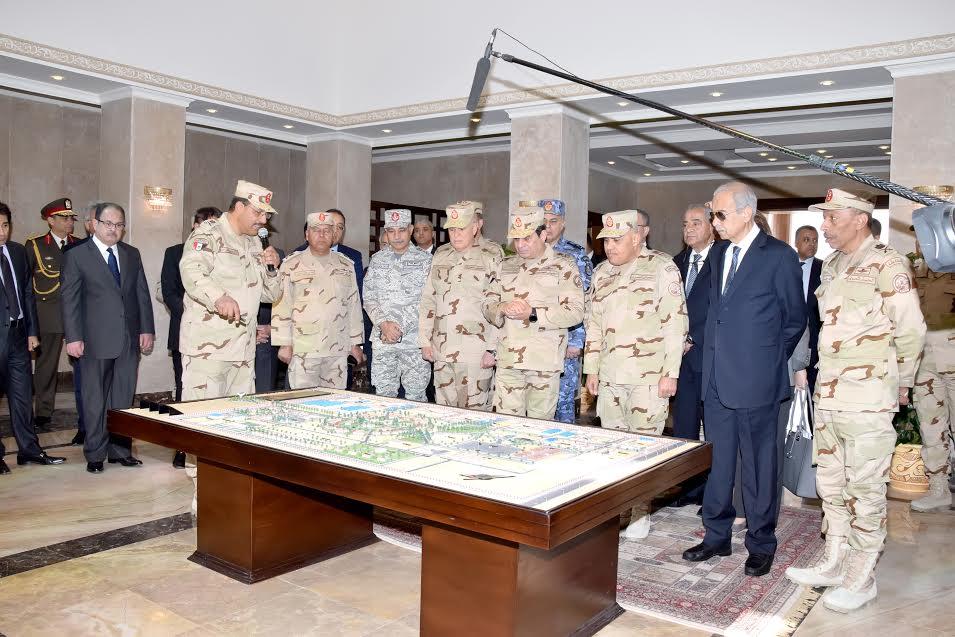 السيسي يزور قيادة الجيش شرق قناة السويس