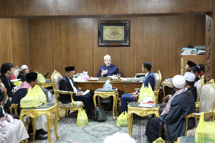 أمين البحوث الإسلامية يبحث مع وفد إندونيسي