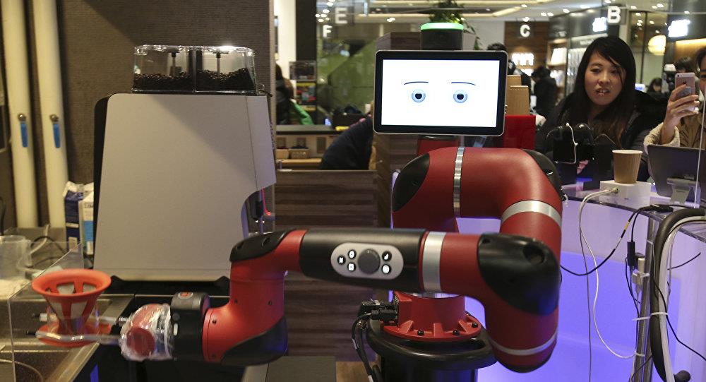 مقهى ياباني يستخدم "روبوت" في صناعة القهوة