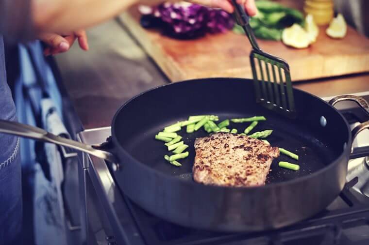   ما تأثير أواني الطهي المختلفة على الصحة؟