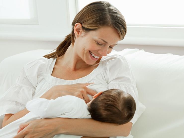   دراسات حديثة: لولادة الطبيعية ورضاعة الأم تحمي ا