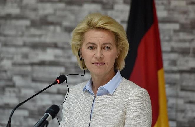 أورزولا فون دير لاين وزيرة الدفاع الألمانية
