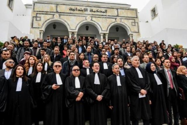 قضاة تونسيون يعتصمون امام محكمة بنعروس