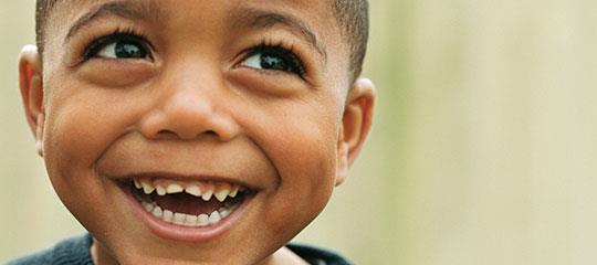 10خطوات لتنشئة أطفال سعداء