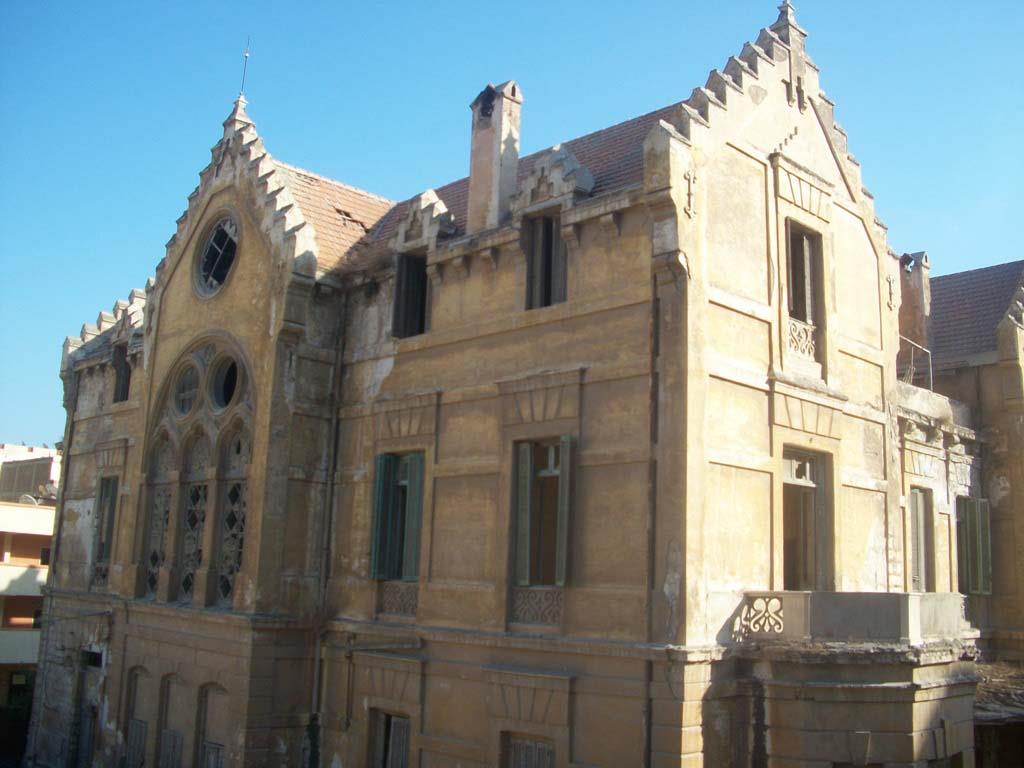 قصر البارون منشا