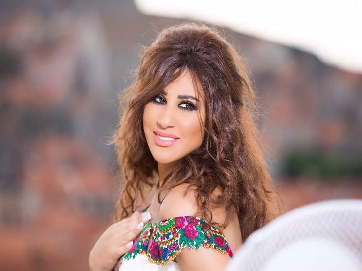 الفنانة نجوى كرم