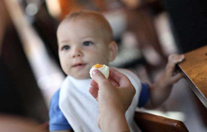 دراسة: تناول الطفل بيضة في اليوم يحميه من قصر القا