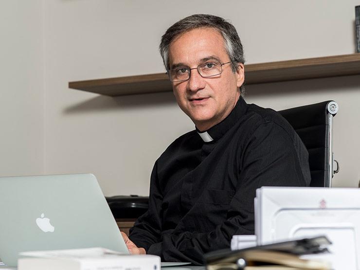 استقالة رئيس إدارة الاتصالات في الفاتيكان