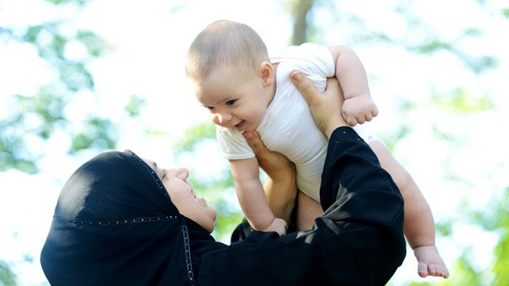 مكانة الأم في الإسلام.. قصص وأحاديث نبوية