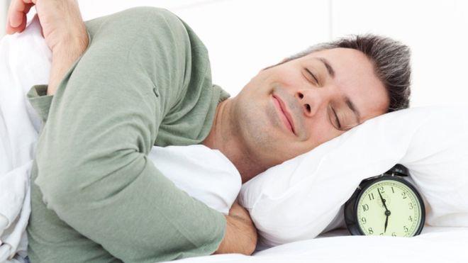  علماء يكشفون سبب صعوبة النوم مع تقدم العمر