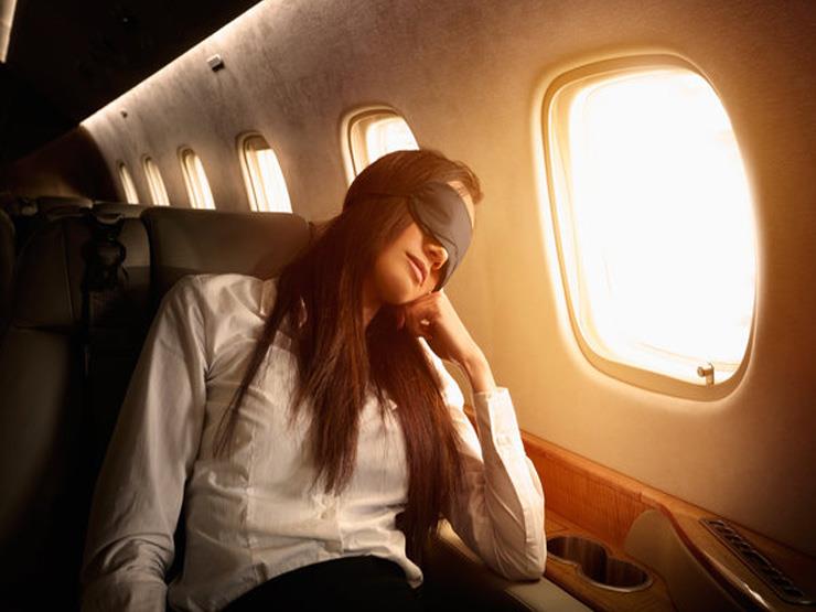   النوم عند إقلاع أو هبوط الطائرة ضار على صحتك لهذ