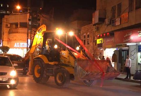 زفة عروسة بـ"الجرافات" في الضفة الغربية.. ورواد "ا