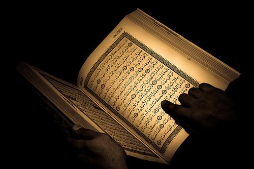 كيف يكون اتباع آيات القرآن طريقك للهداية