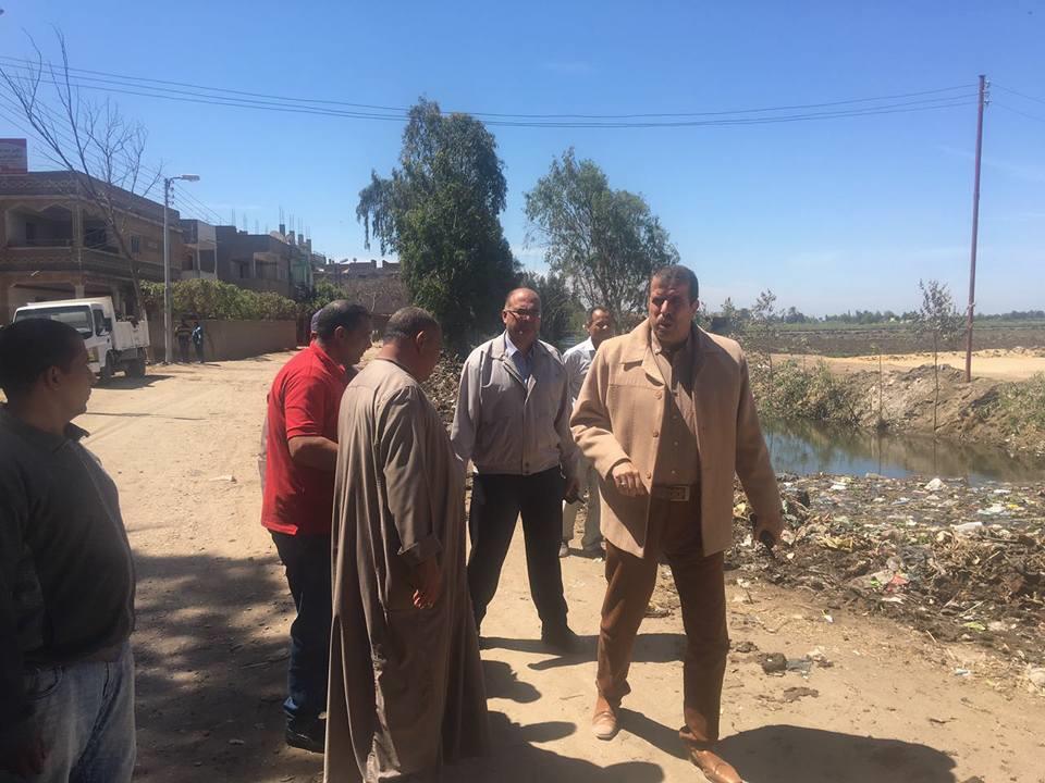 اللواء شعبان مبروك يتابع أعمال مشروع الصرف الصحي