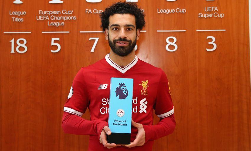 محمد صلاح يتوج بالجائزة رسميا