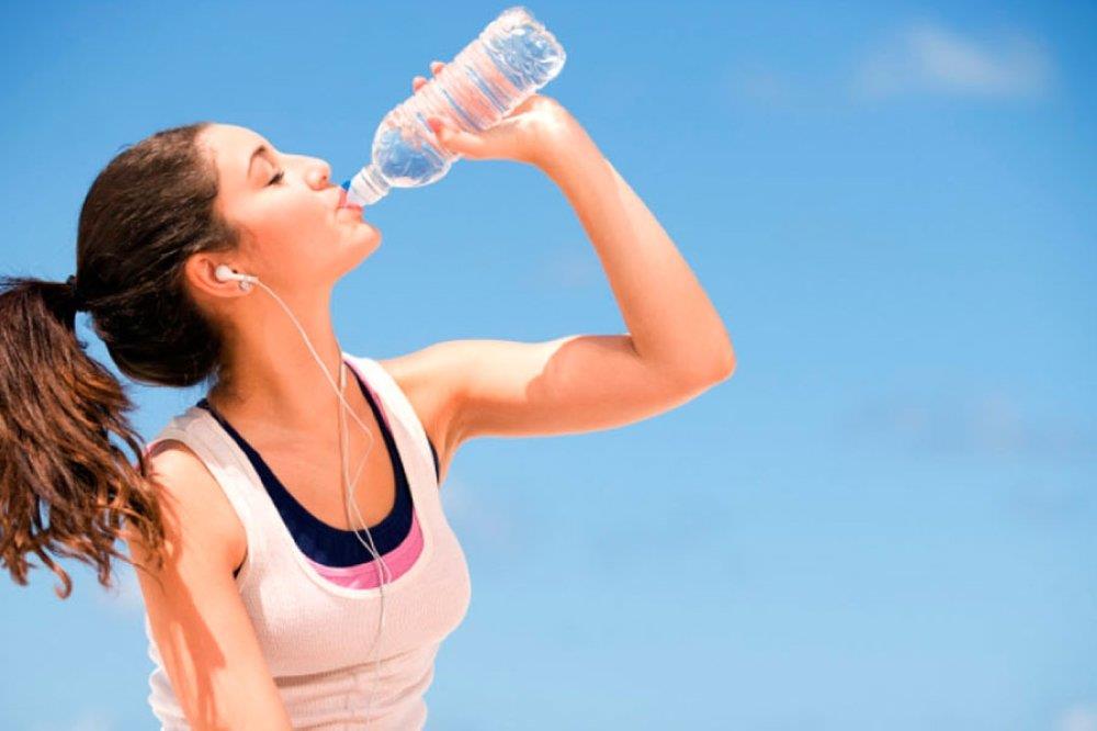8 فوائد لشرب الماء على الريق.. تعرف عليها