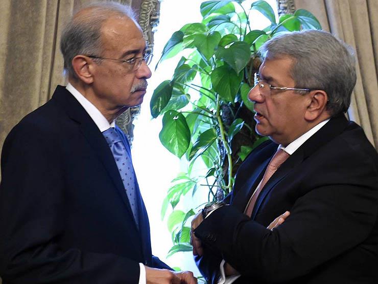 رئيس الوزراء شريف إسماعيل مع وزير المالية