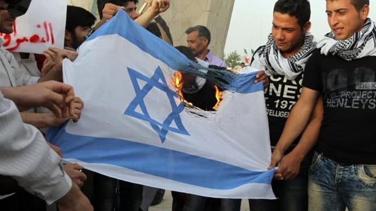 إيرانيون يحرقون العلم الإسرائيلي