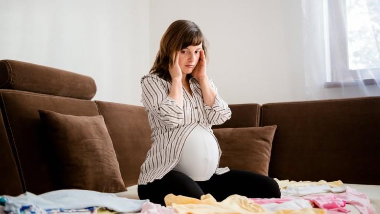 علاج الصداع للحامل بطرق لا تضر بالحمل.. وطرق الوقا