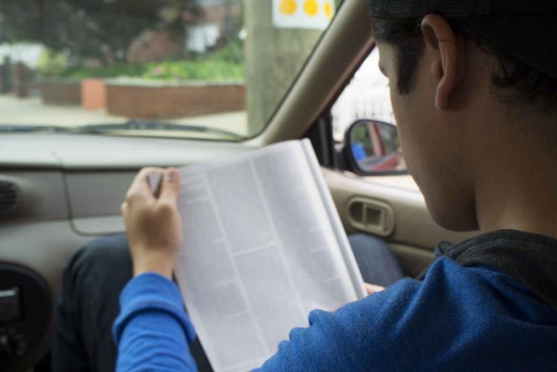 لماذا نشعر بالدوار عند القراءة أثناء ركوب السيارة؟