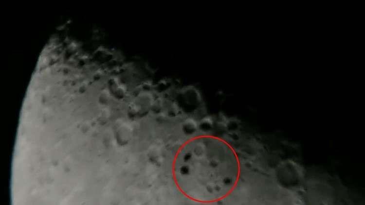 بالفيديو- أجسام غامضة تقترب من القمر