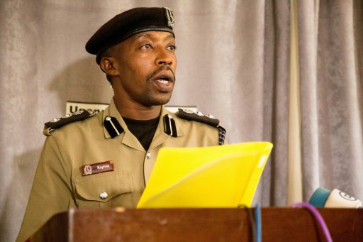 الناطق باسم الشرطة الاوغندية ايميليان كايما يتحدث 