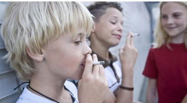  أباء يشجعون أبنائهم على التدخين بالبرتغال في هذا 