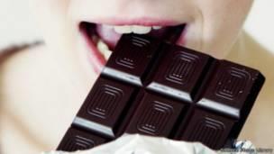 فوائد الشوكولاتة الداكنة لإنقاص الوزن