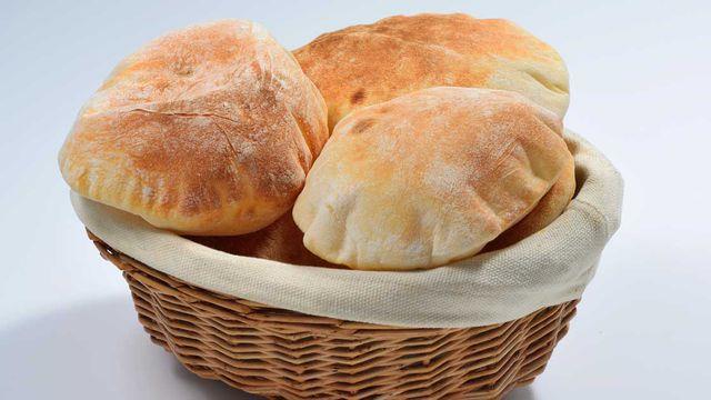   هل تناول الخبز في بداية الوجبة مفيد أم ضار؟