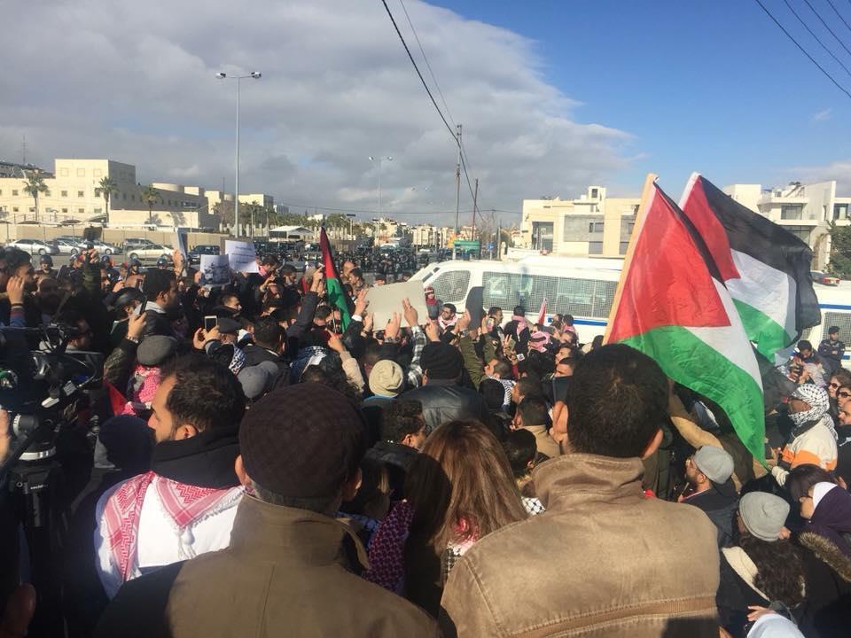 وقفة احتجاجية أمام السفارة الأمريكية في الأردن
