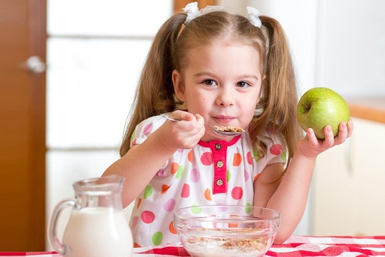 عناصر غذائية تقوي مناعة طفلك وتحمي من الأمراض
