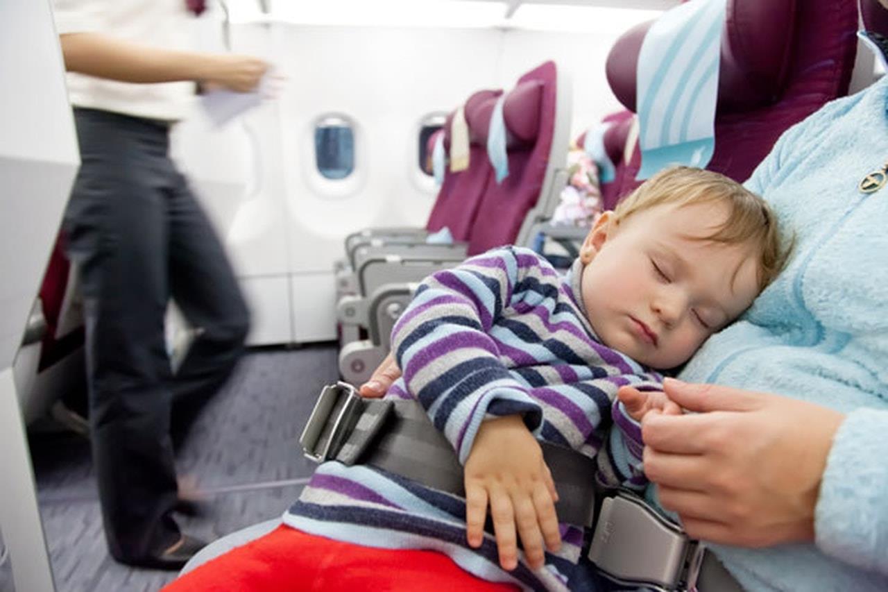 كيف تضبط نوم الطفل خلال رحلة طويلة