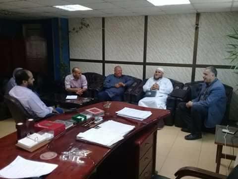 رئيس مدينة برج العرب خلال اجتماعه مع أعضاء مجلس ال